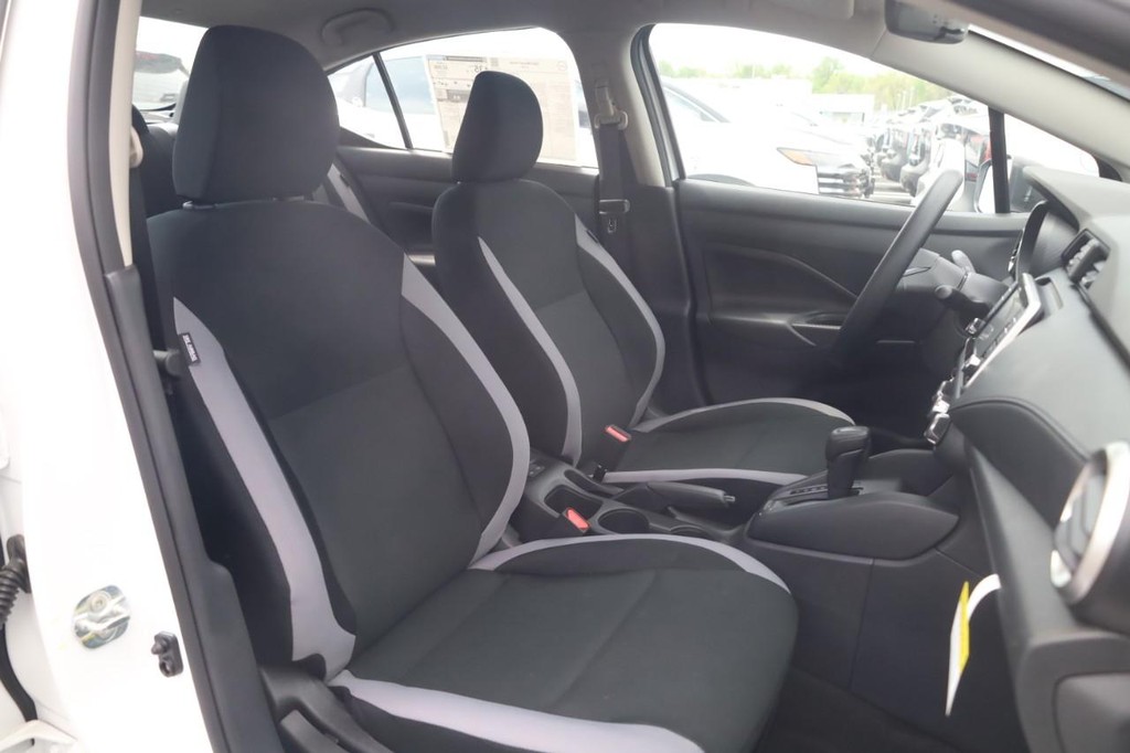 Nissan Versa Vehicle Image 20