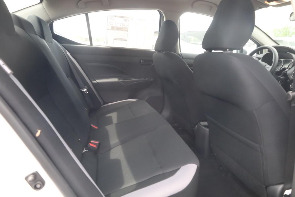 Nissan Versa Vehicle Image 21