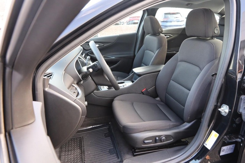 Chevrolet Malibu Vehicle Full-screen Gallery Image 09