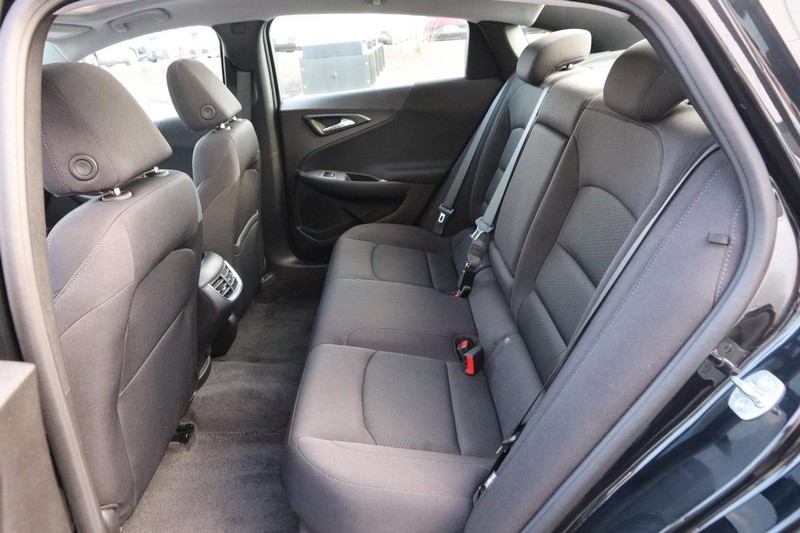 Chevrolet Malibu Vehicle Full-screen Gallery Image 10