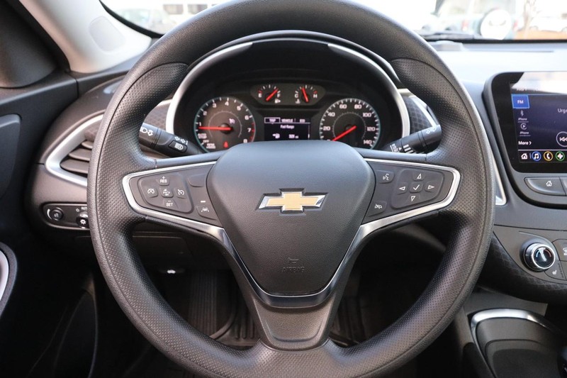 Chevrolet Malibu Vehicle Full-screen Gallery Image 11