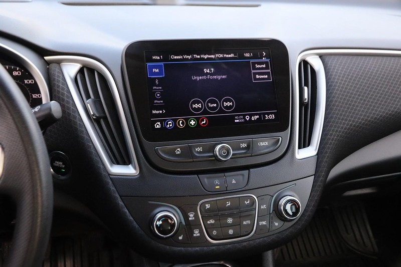 Chevrolet Malibu Vehicle Full-screen Gallery Image 16