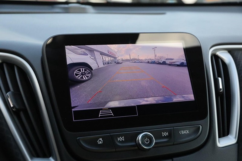 Chevrolet Malibu Vehicle Full-screen Gallery Image 17