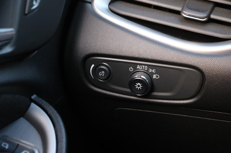 Chevrolet Malibu Vehicle Full-screen Gallery Image 19