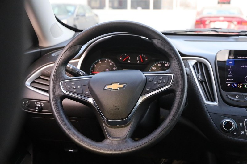 Chevrolet Malibu Vehicle Full-screen Gallery Image 22