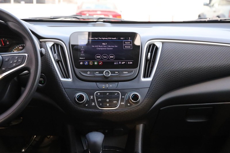 Chevrolet Malibu Vehicle Full-screen Gallery Image 23