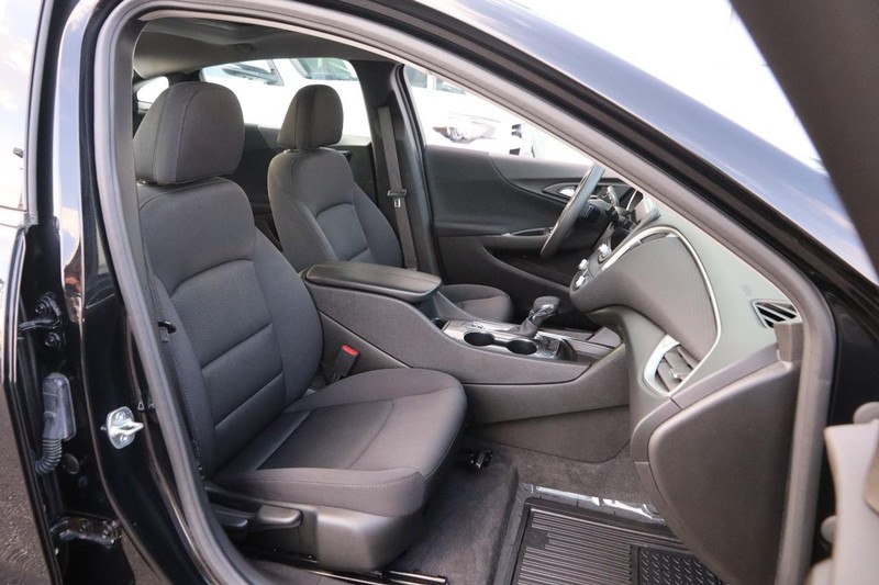 Chevrolet Malibu Vehicle Full-screen Gallery Image 25