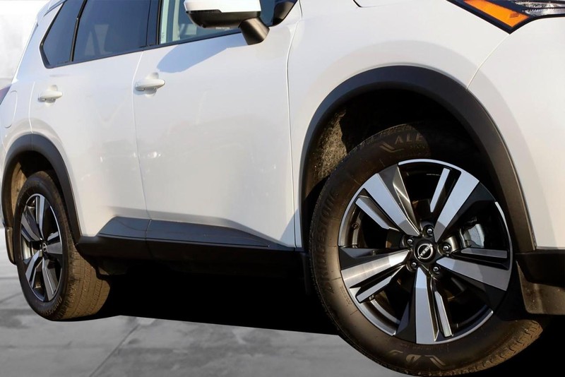 Nissan Rogue Vehicle Image 03