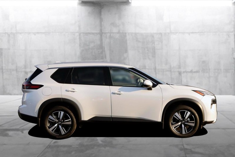 Nissan Rogue Vehicle Image 05