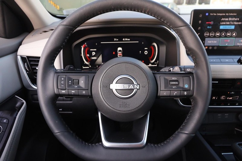 Nissan Rogue Vehicle Image 12