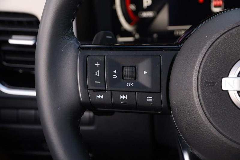 Nissan Rogue Vehicle Image 13