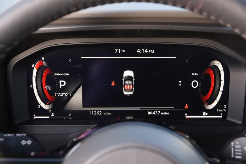 Nissan Rogue Vehicle Image 15