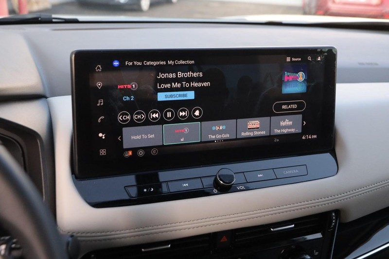 Nissan Rogue Vehicle Image 17