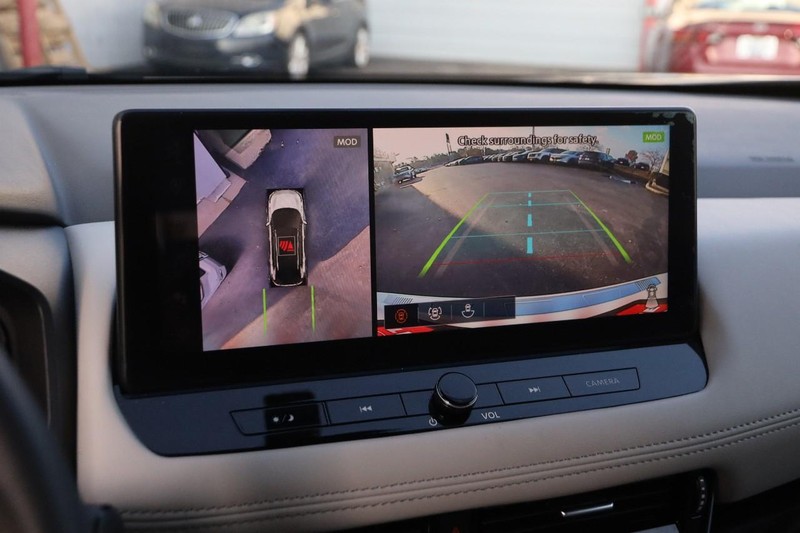 Nissan Rogue Vehicle Image 18