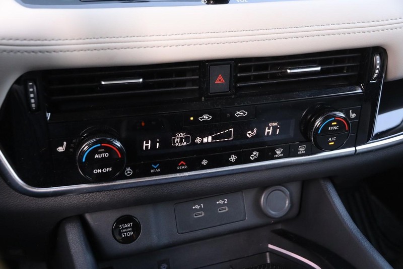 Nissan Rogue Vehicle Image 19