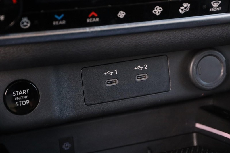 Nissan Rogue Vehicle Image 20