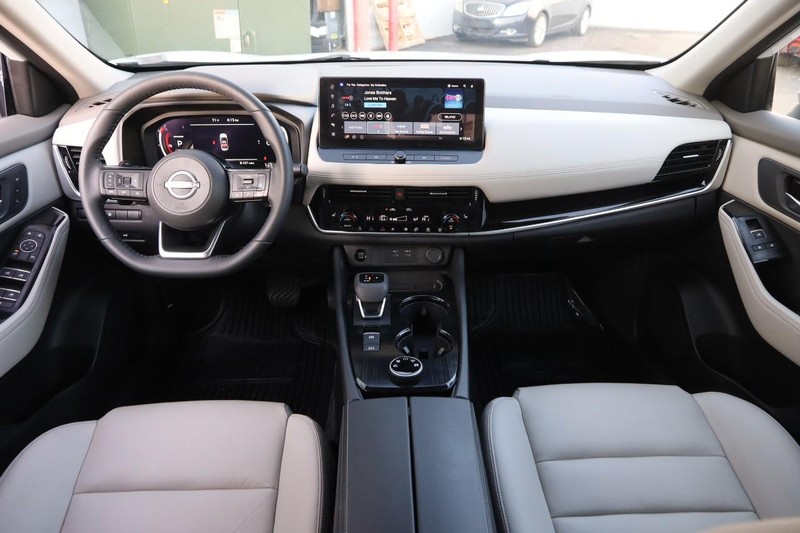 Nissan Rogue Vehicle Image 23