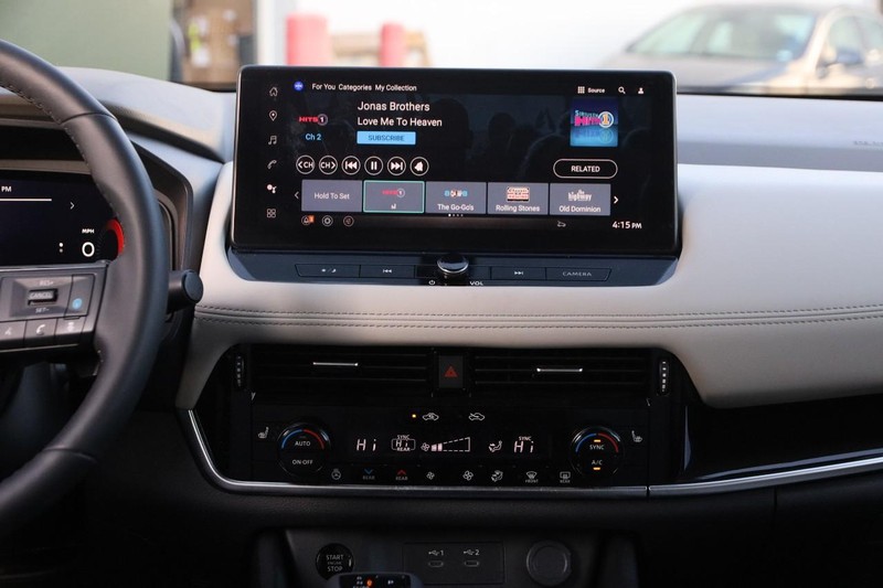 Nissan Rogue Vehicle Image 26