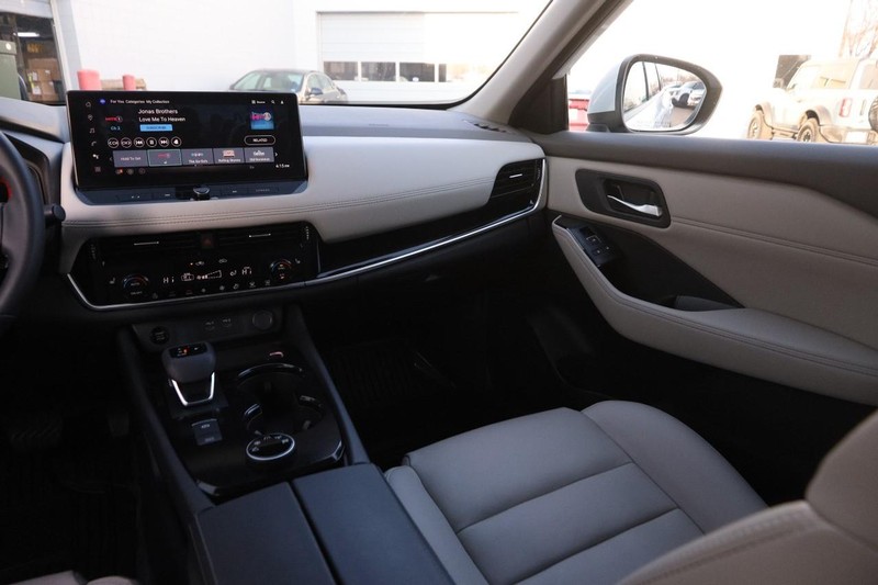 Nissan Rogue Vehicle Image 27