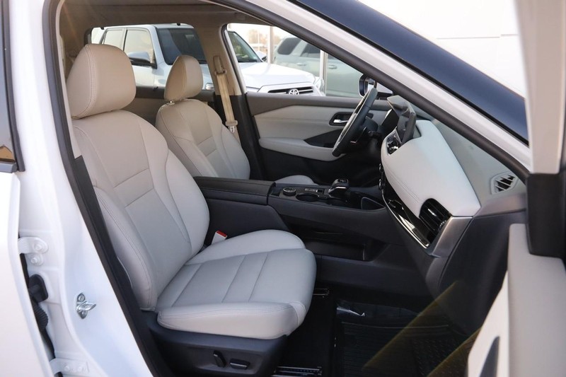 Nissan Rogue Vehicle Image 28