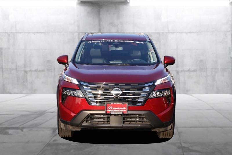 Nissan Rogue Vehicle Image 04