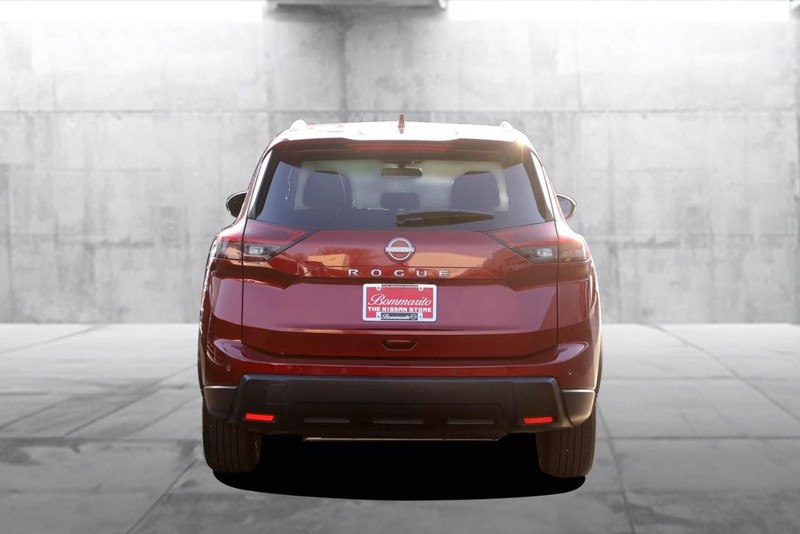 Nissan Rogue Vehicle Image 06