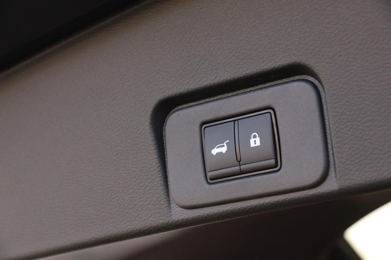 Nissan Rogue Vehicle Image 09