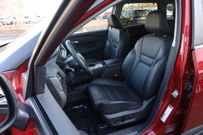 Nissan Rogue Vehicle Image 11