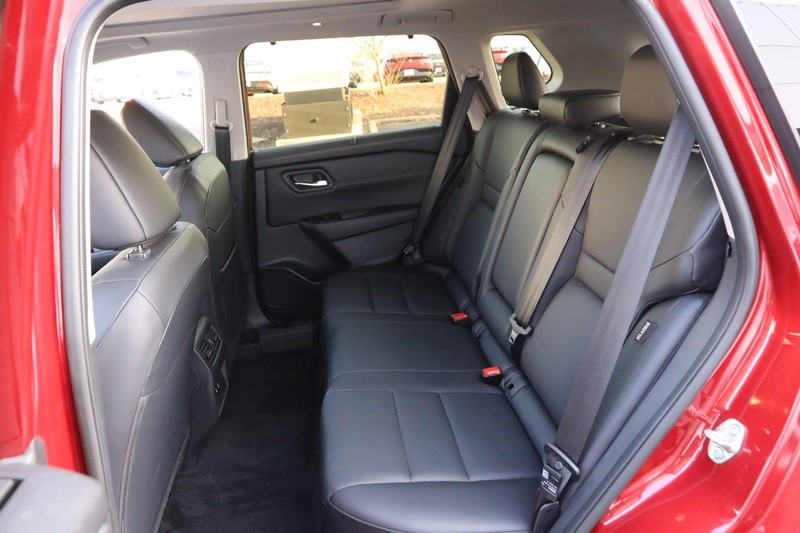 Nissan Rogue Vehicle Image 12