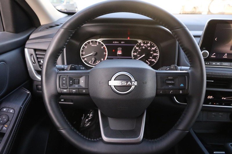 Nissan Rogue Vehicle Image 13