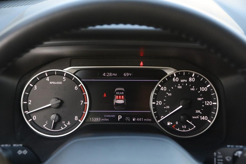 Nissan Rogue Vehicle Image 16