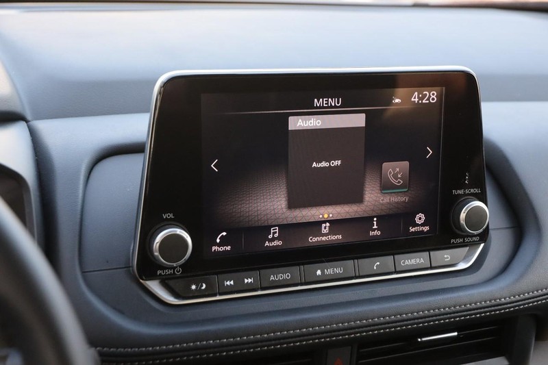 Nissan Rogue Vehicle Image 18