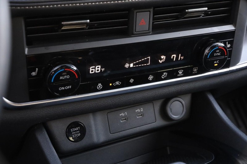 Nissan Rogue Vehicle Image 20