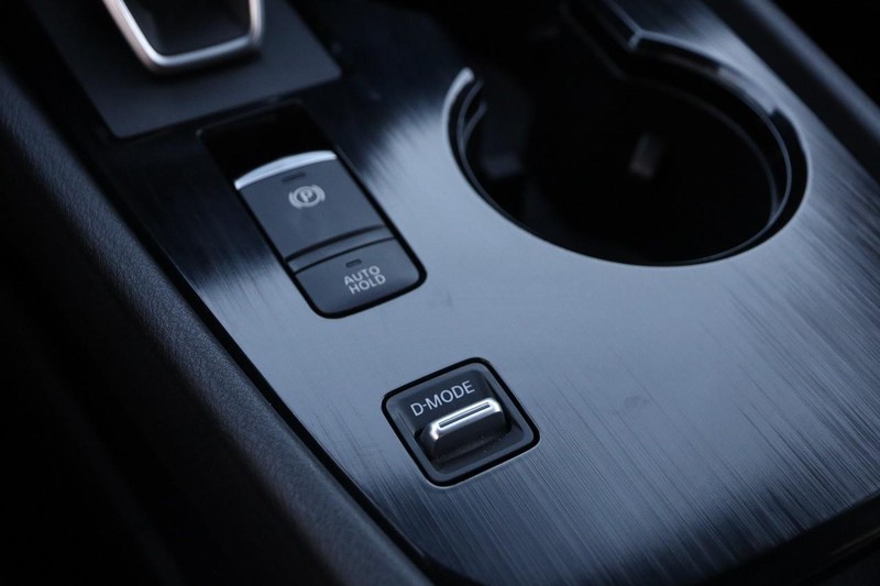 Nissan Rogue Vehicle Image 21