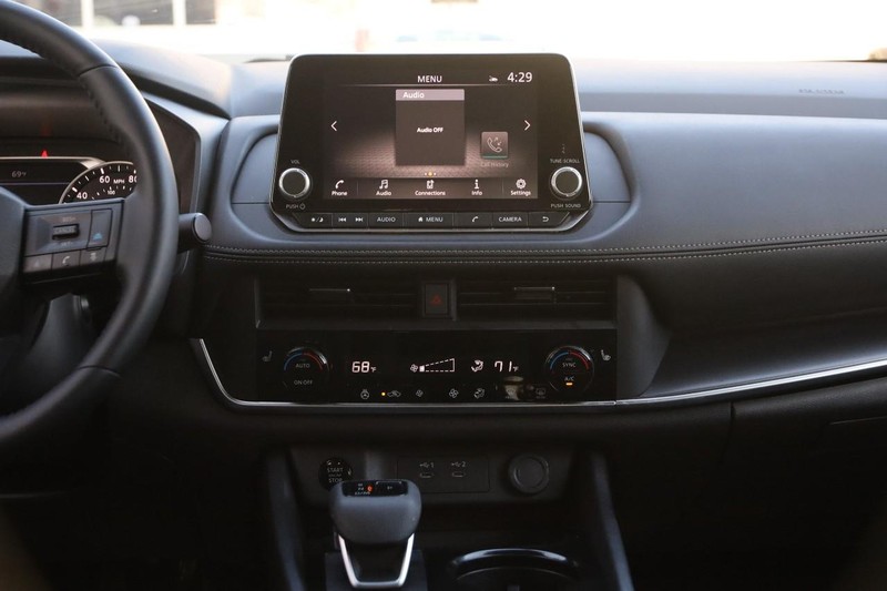 Nissan Rogue Vehicle Image 26