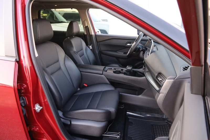 Nissan Rogue Vehicle Image 28