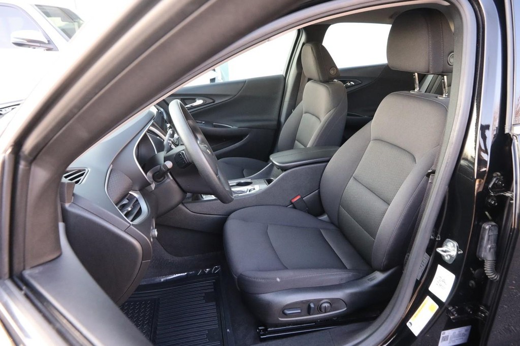 Chevrolet Malibu Vehicle Image 08