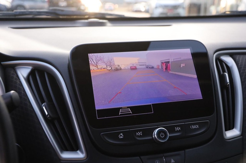 Chevrolet Malibu Vehicle Image 16