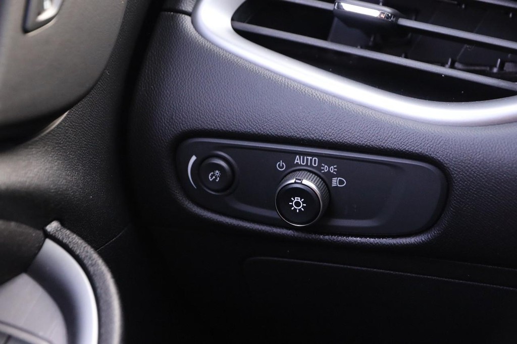 Chevrolet Malibu Vehicle Image 18