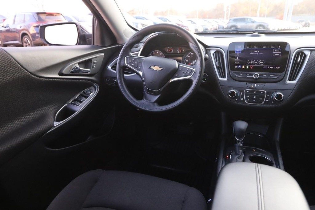 Chevrolet Malibu Vehicle Image 20