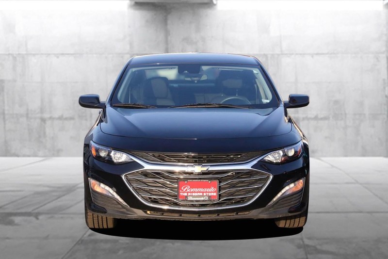 Chevrolet Malibu Vehicle Full-screen Gallery Image 04