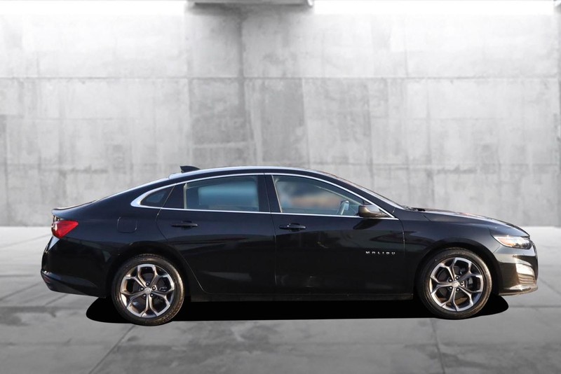 Chevrolet Malibu Vehicle Full-screen Gallery Image 05