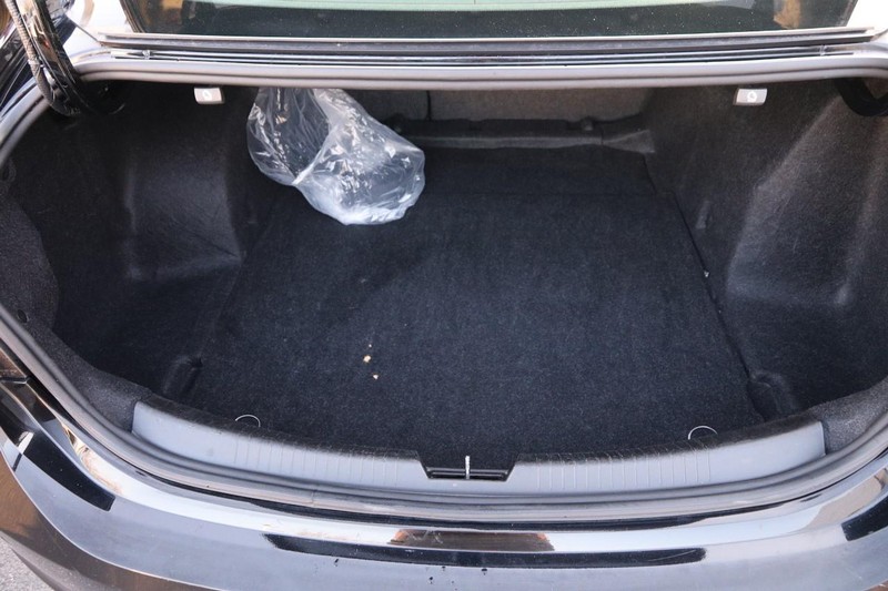 Chevrolet Malibu Vehicle Full-screen Gallery Image 07