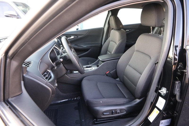 Chevrolet Malibu Vehicle Full-screen Gallery Image 08