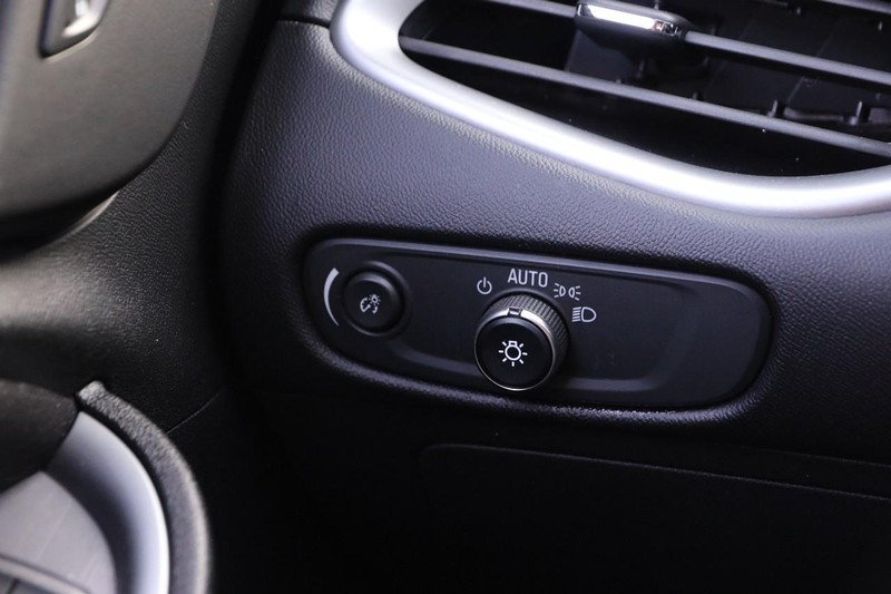 Chevrolet Malibu Vehicle Full-screen Gallery Image 18