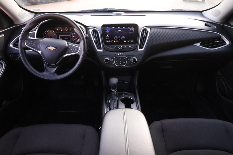 Chevrolet Malibu Vehicle Full-screen Gallery Image 19