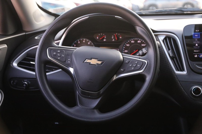 Chevrolet Malibu Vehicle Full-screen Gallery Image 21
