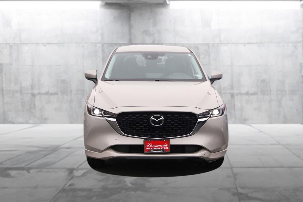 Mazda CX-5 Vehicle Full-screen Gallery Image 3