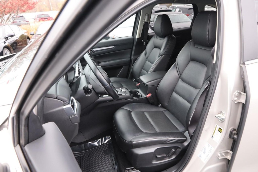 Mazda CX-5 Vehicle Full-screen Gallery Image 8