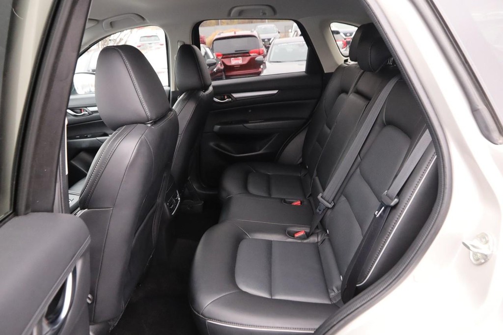 Mazda CX-5 Vehicle Full-screen Gallery Image 9